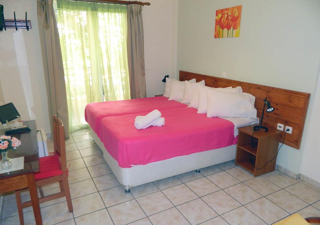 Hotel Peridromos Levádeia Zimmer foto
