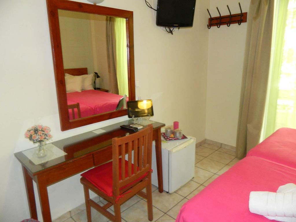 Hotel Peridromos Levádeia Zimmer foto