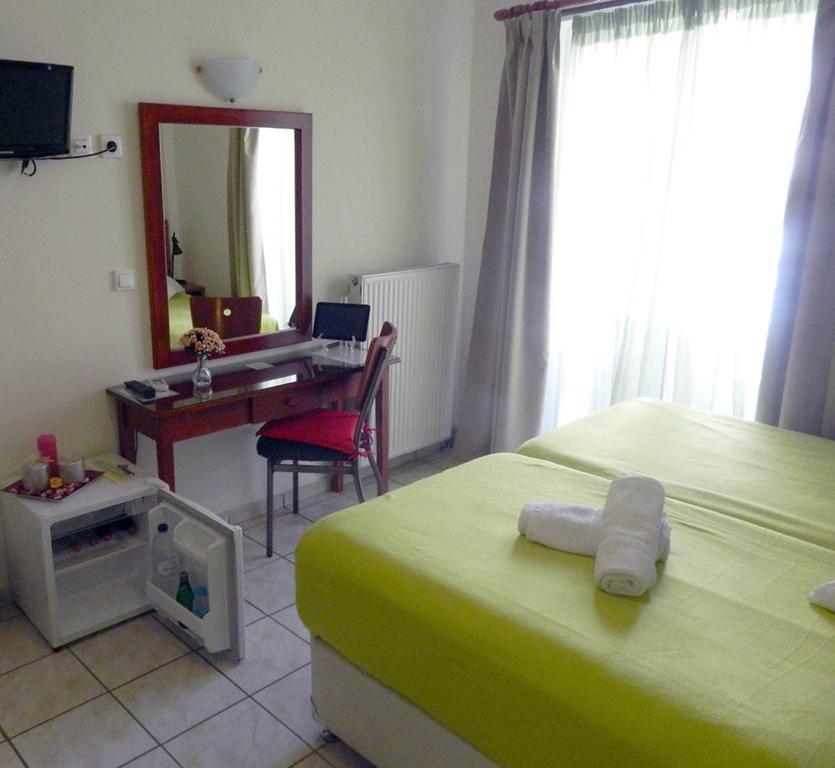 Hotel Peridromos Levádeia Zimmer foto
