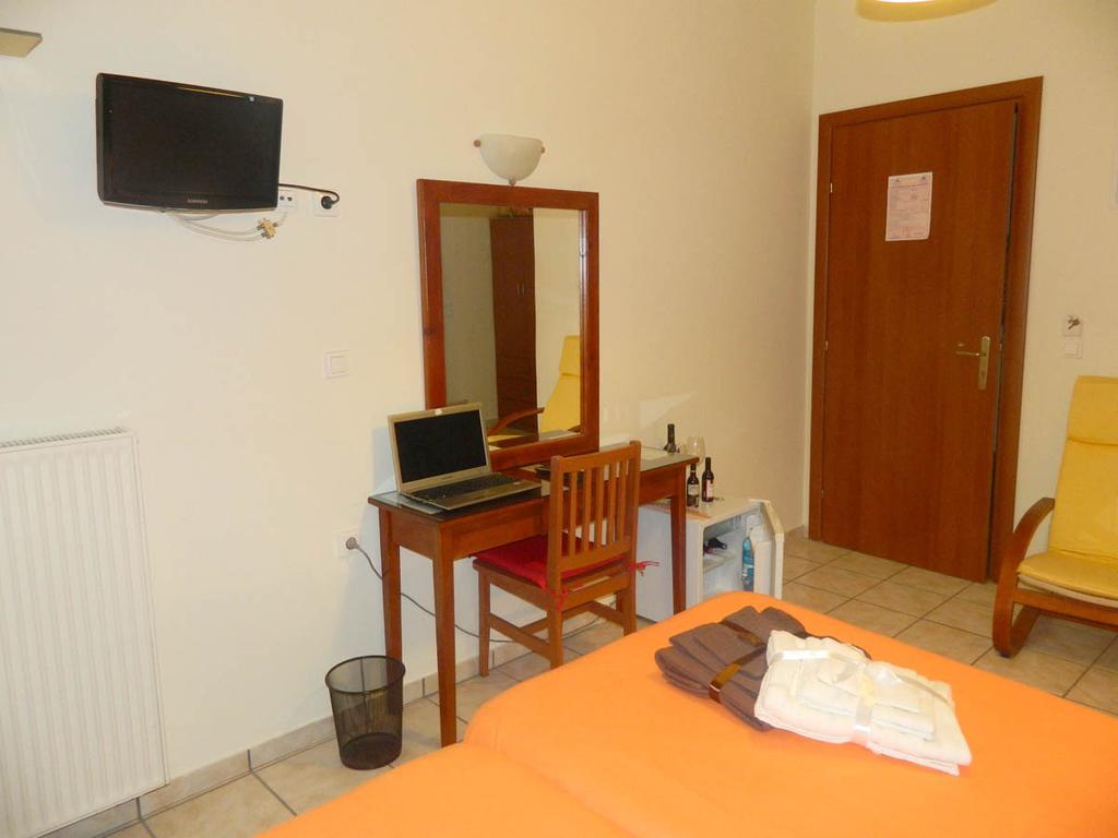 Hotel Peridromos Levádeia Zimmer foto